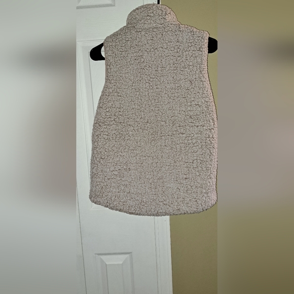 Thread and Supply women's reversible vest. - Picture 3 of 6